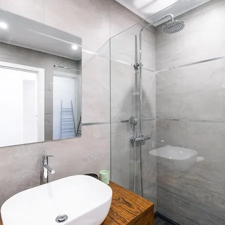 Benjamin Apartment *